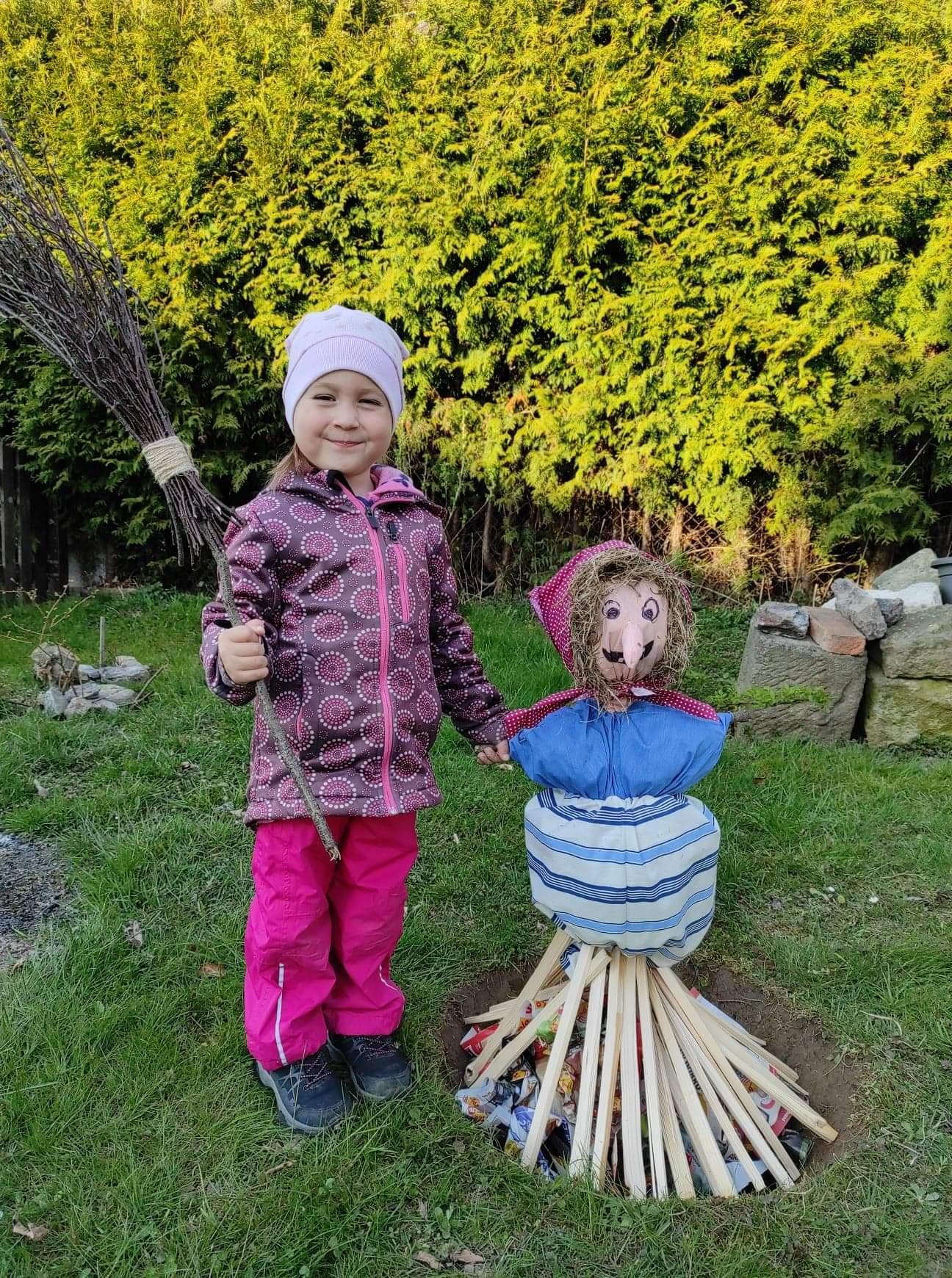 Distanční výuka - "Čarodějnický rej" - mladší děti :-) - 15