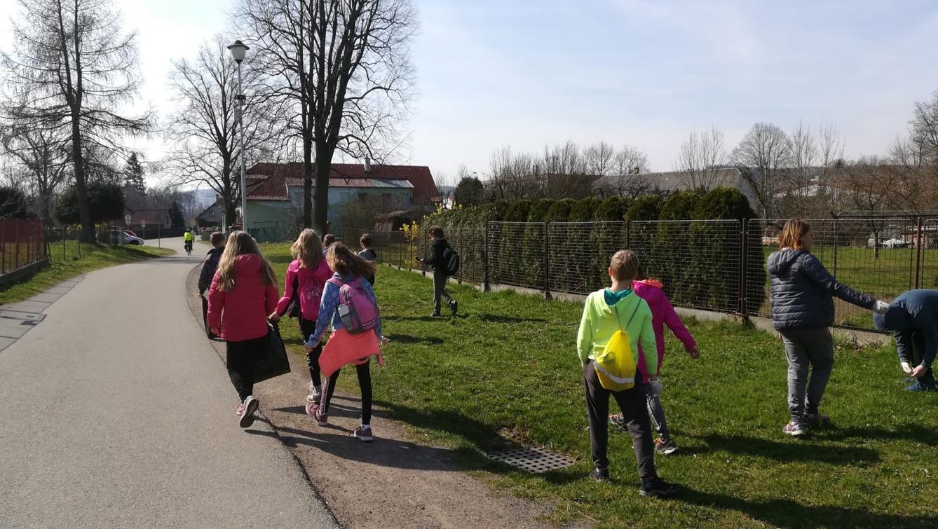 4.,5. třída uklízí Česko - 2