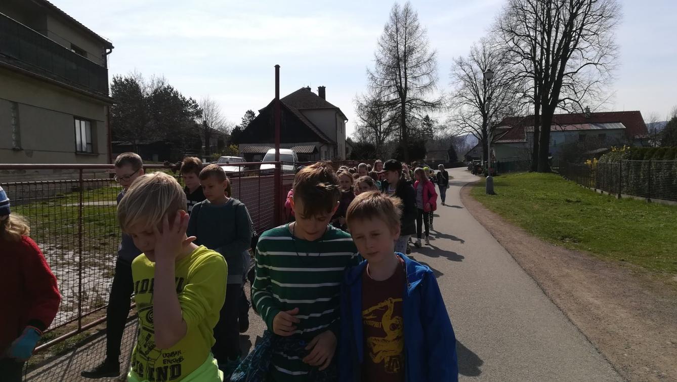 4.,5. třída uklízí Česko - 3