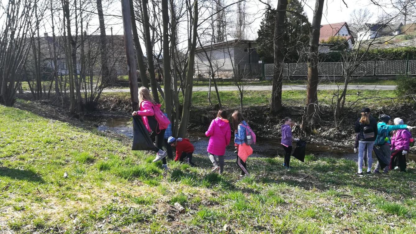 4.,5. třída uklízí Česko - 5