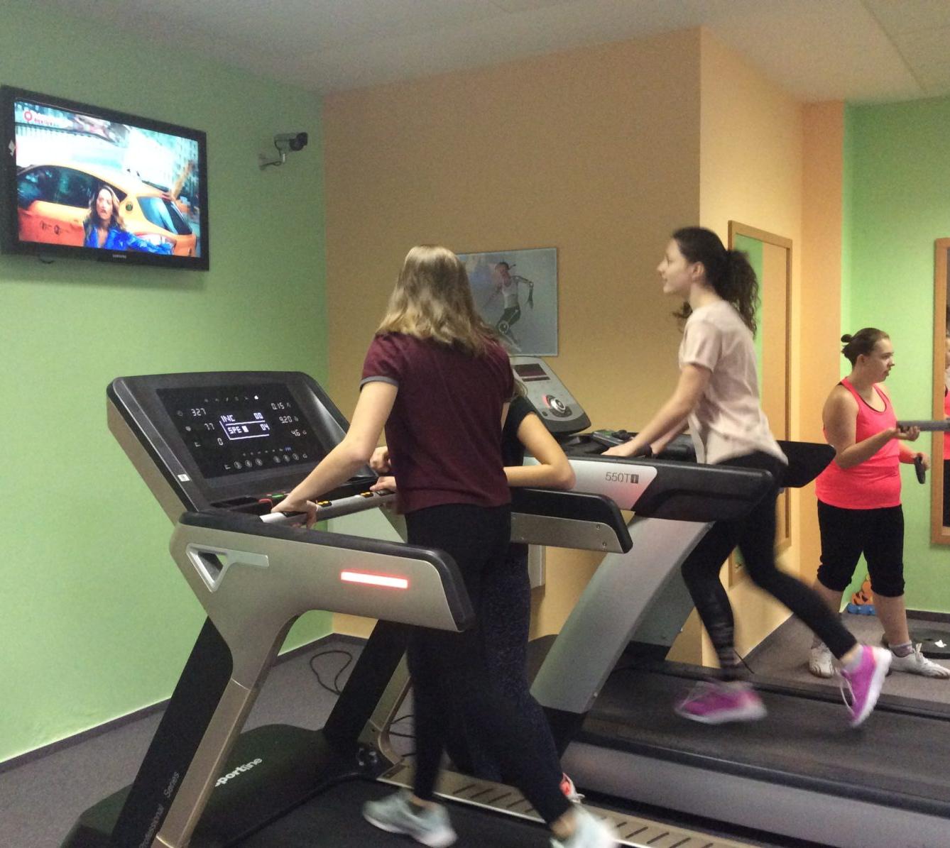 Návštěva posilovny - dívky z 8. a 9. třídy - 1