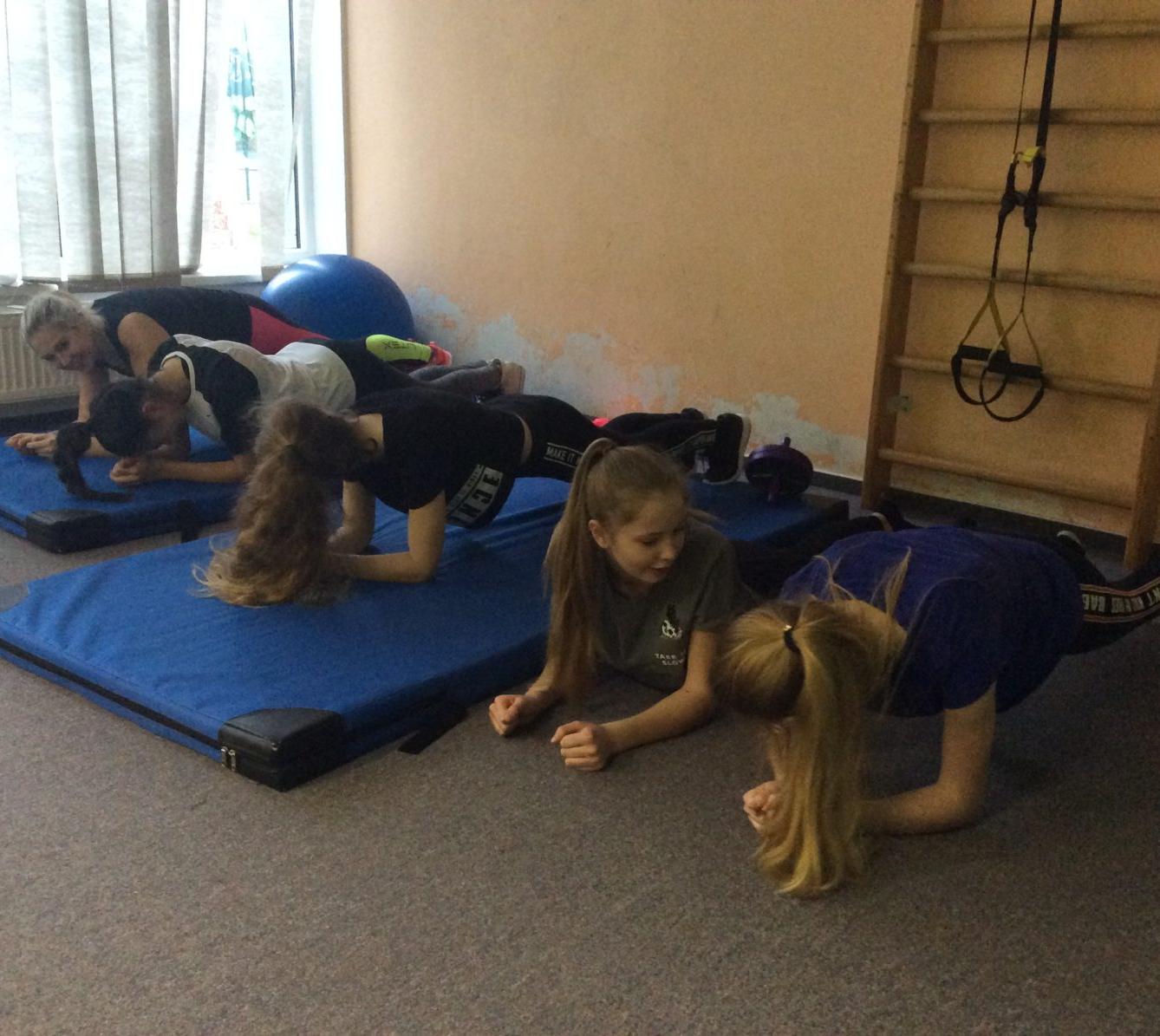 Návštěva posilovny - dívky z 8. a 9. třídy - 13