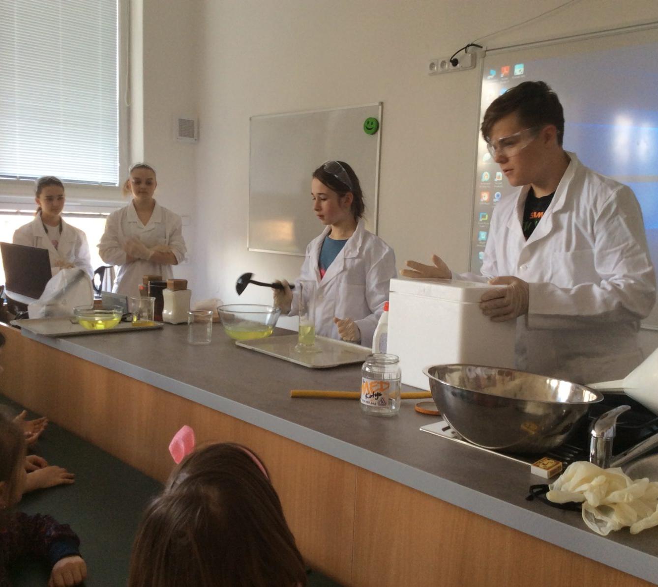 Odpoledne s pokusy Přírodovědného kroužku - 6