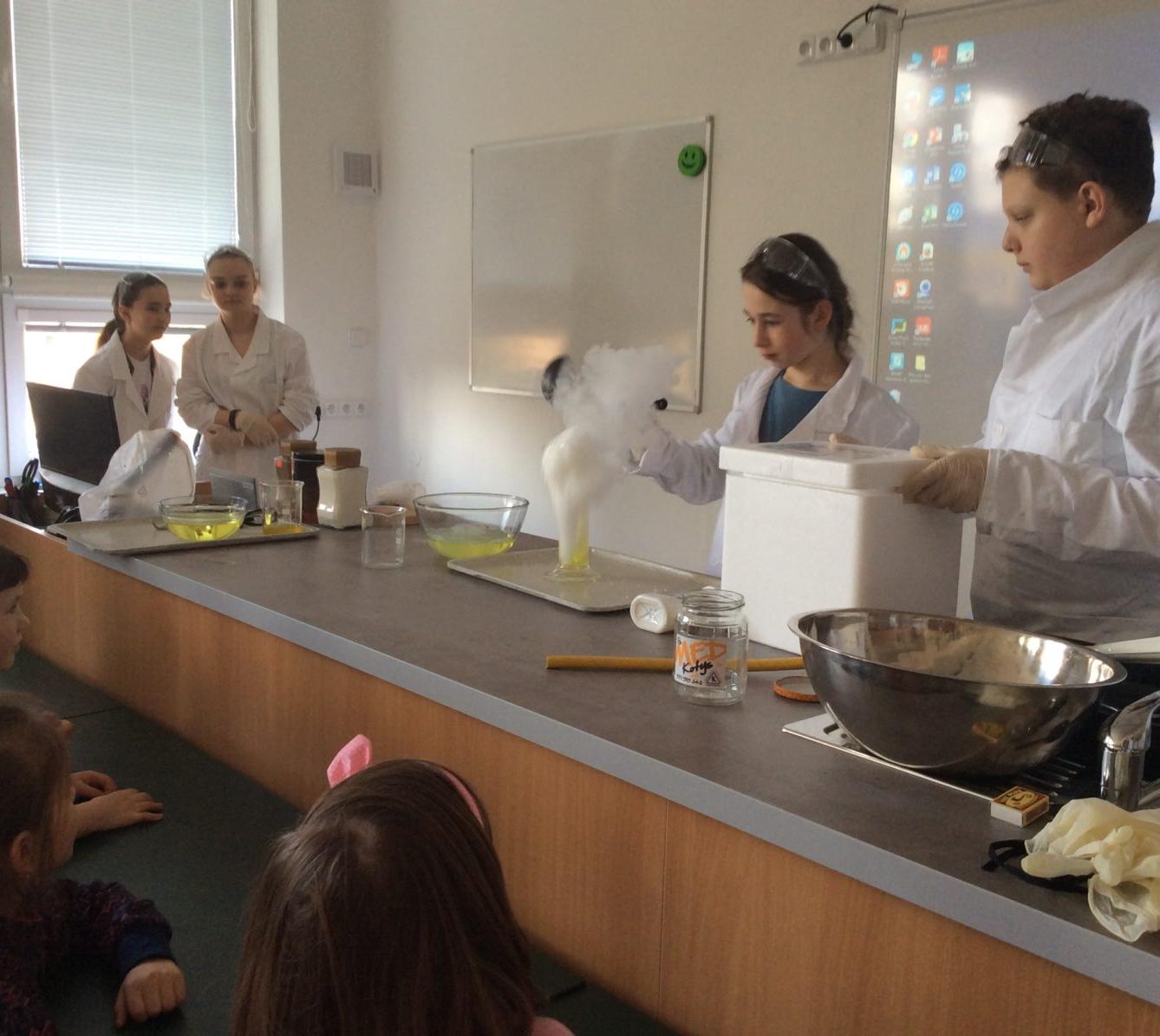 Odpoledne s pokusy Přírodovědného kroužku - 8