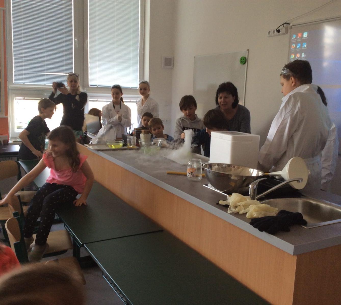 Odpoledne s pokusy Přírodovědného kroužku - 11