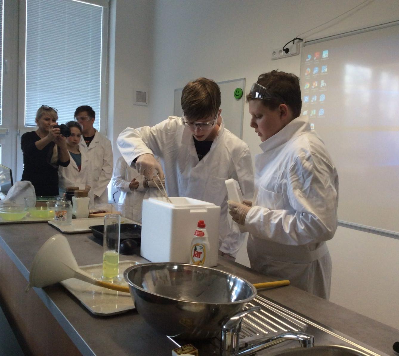 Odpoledne s pokusy Přírodovědného kroužku - 18