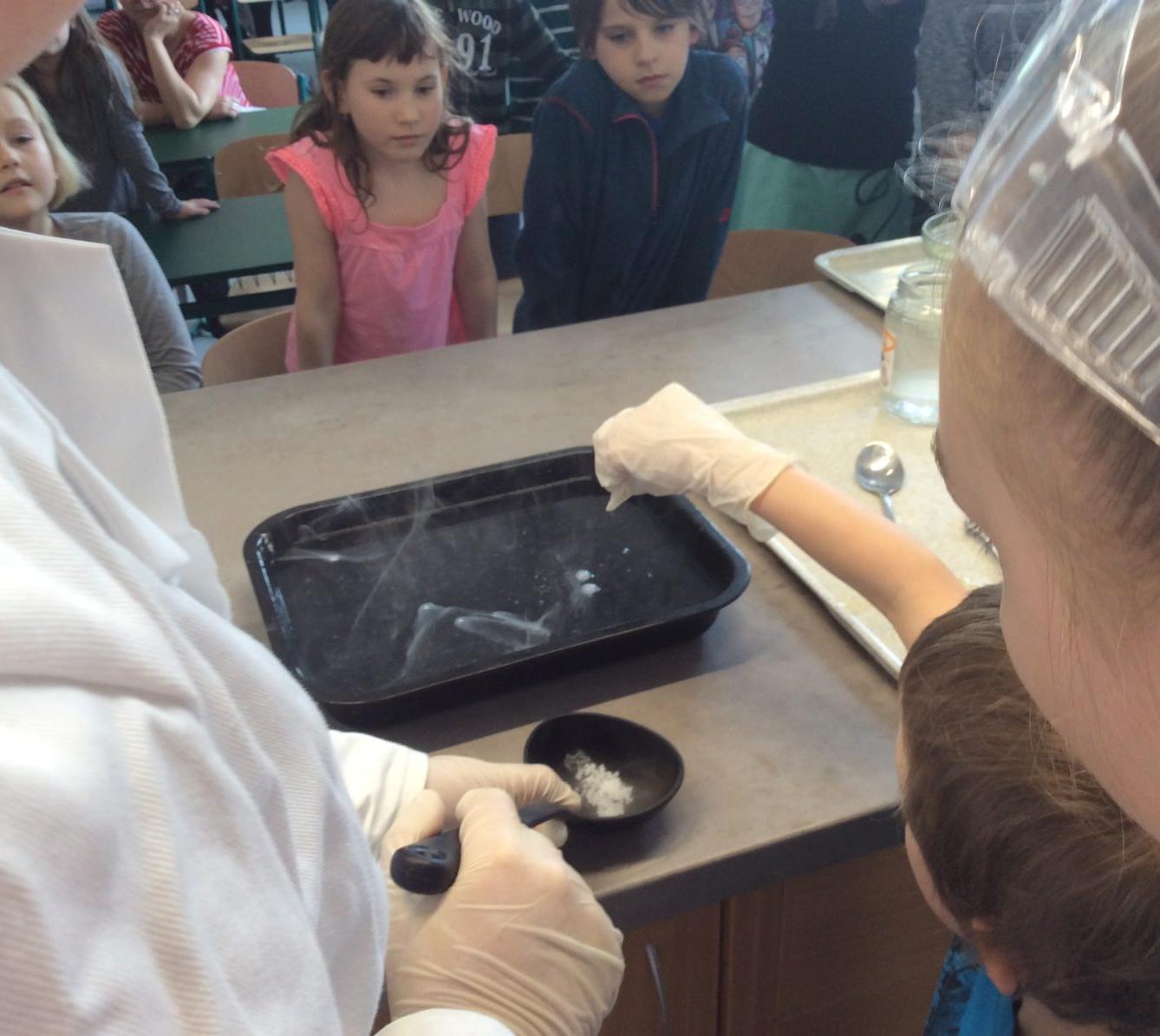 Odpoledne s pokusy Přírodovědného kroužku - 19