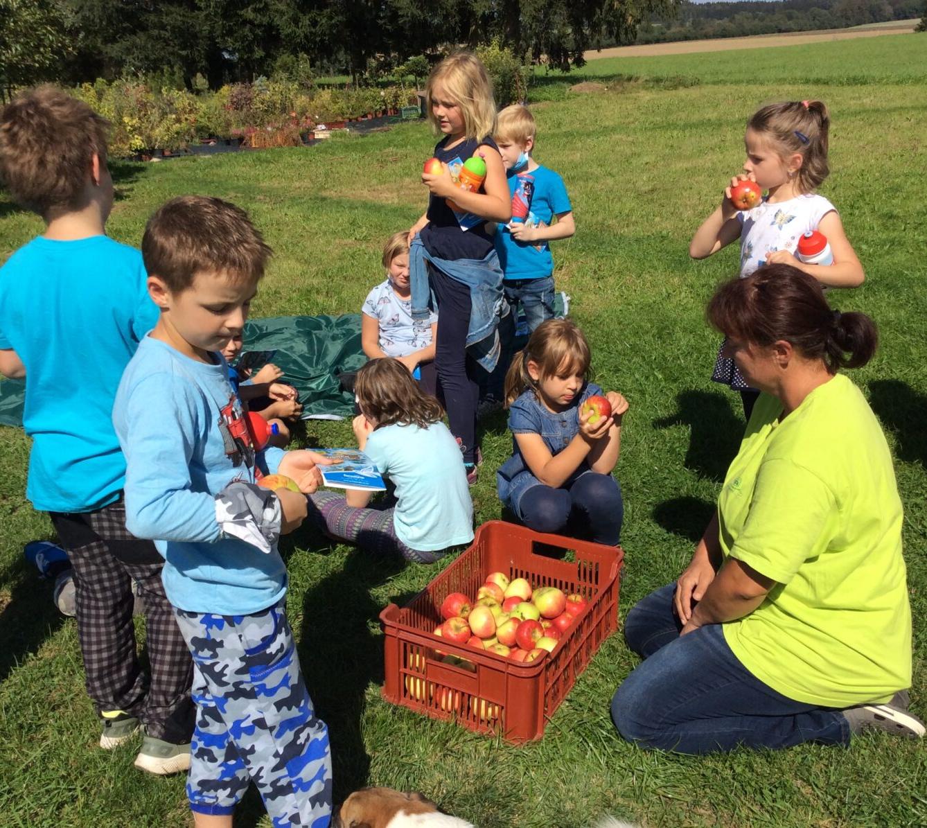 Družinka v zahradnictví - 1