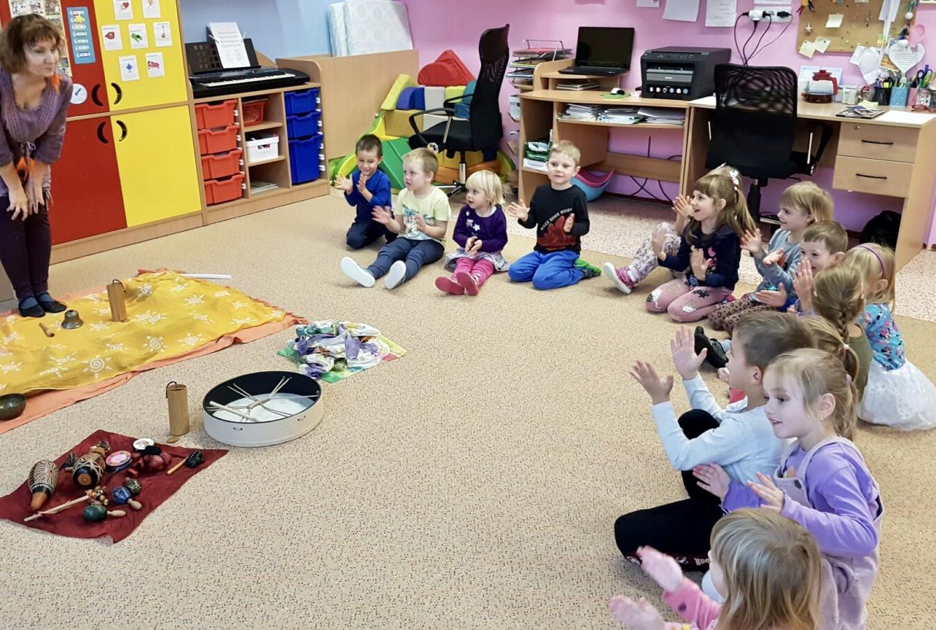 MUZIKOTERAPIE: ,,INDIÁNSKÁ POHÁDKA" - 1