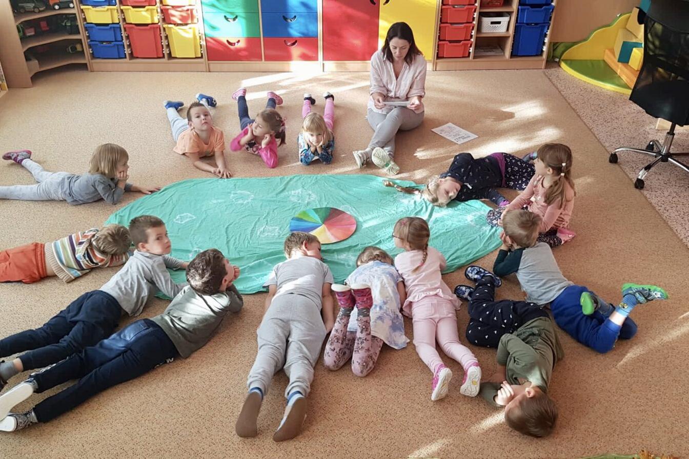 SOVIČKY: ,,LISTÍ ŽLOUTNE POLETUJE"