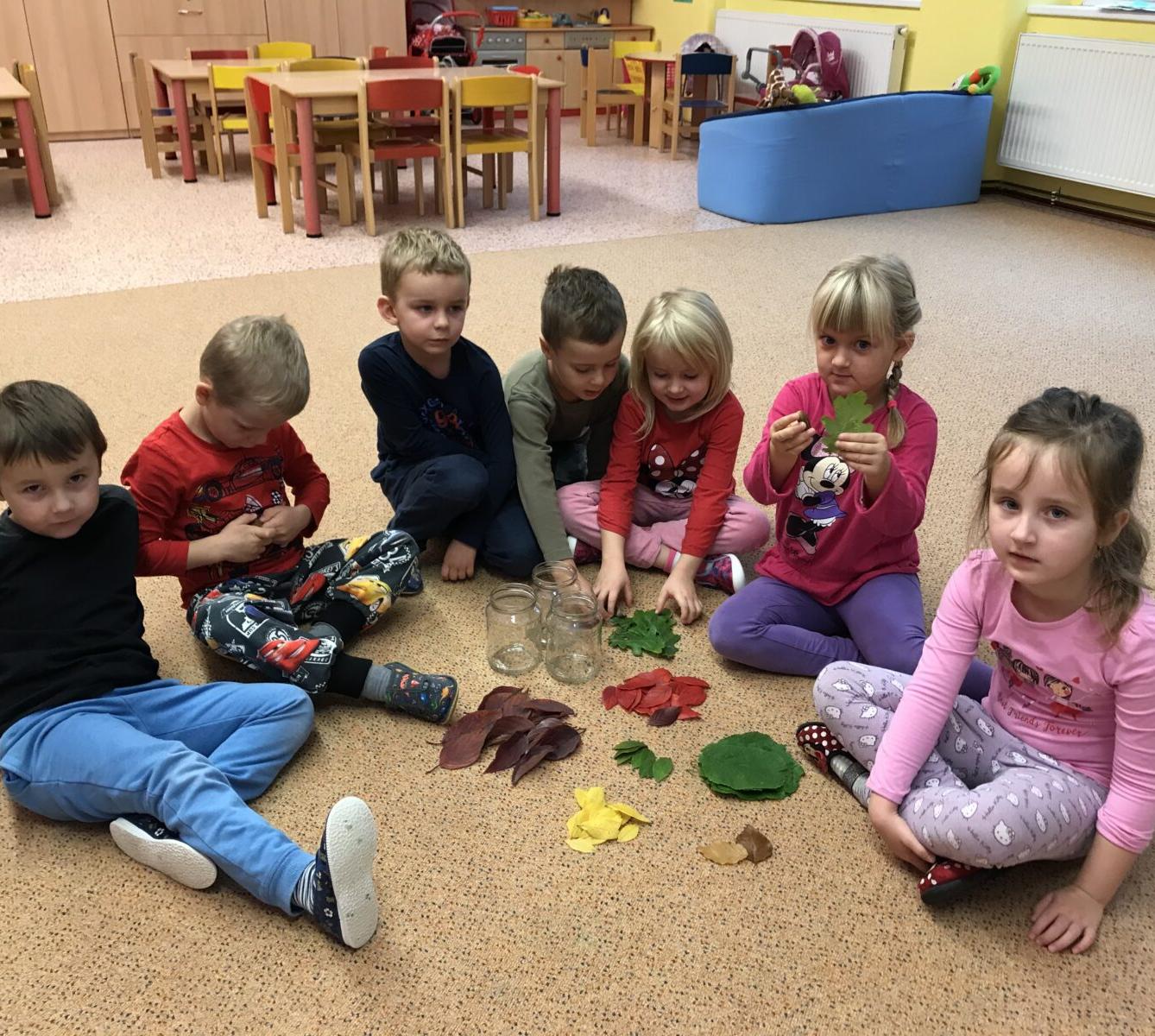 TVOŘENÍČKO: ,,LISTÍ ŽLOUTNE, POLETUJE" - 1