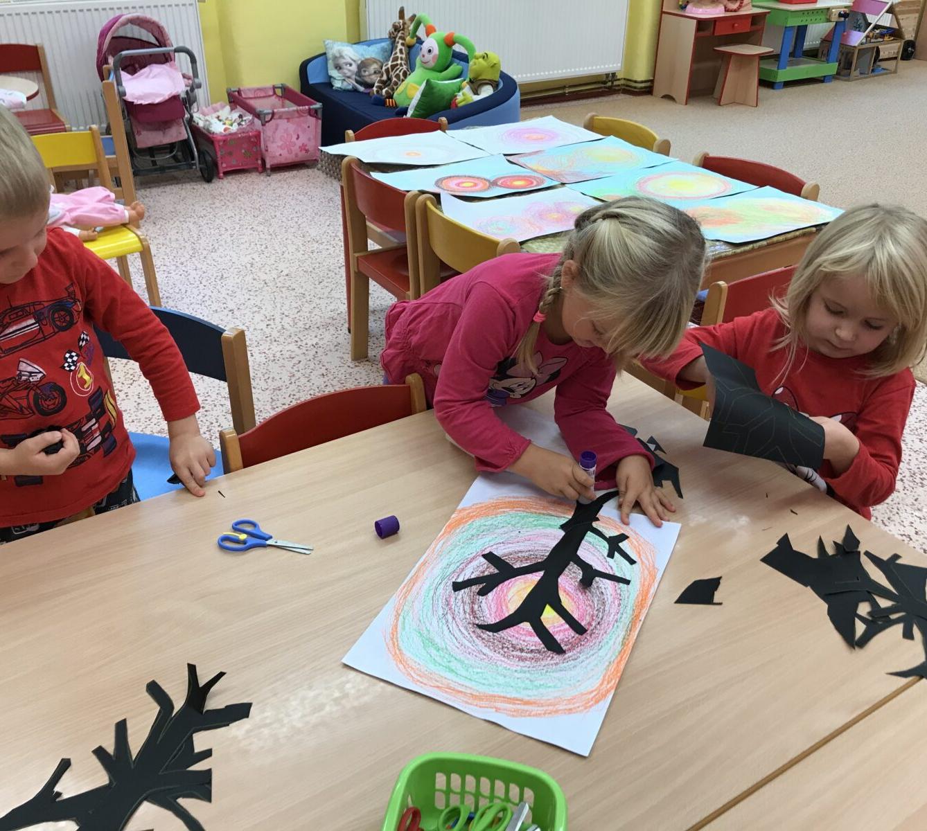 TVOŘENÍČKO: ,,LISTÍ ŽLOUTNE, POLETUJE" - 2