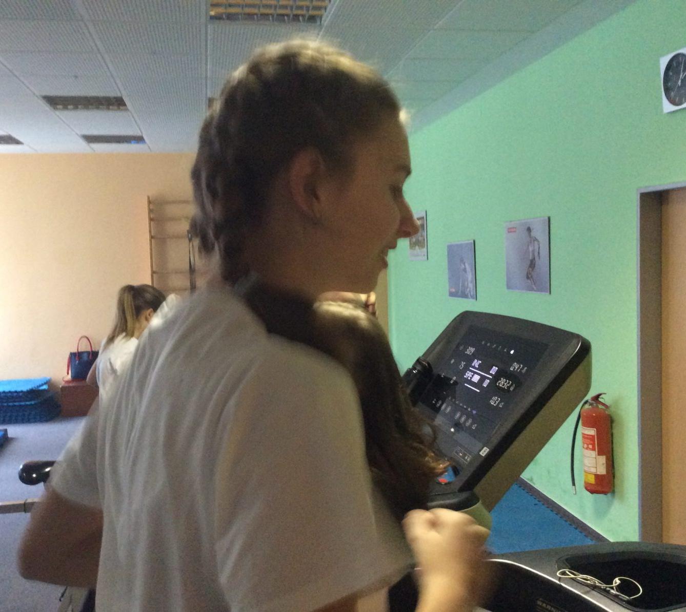 Starší žákyně v posilovně - 2