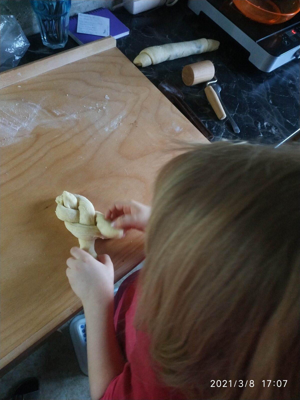 Distanční výuka v MŠ Kamarád (Ten dělá to a ten zas tohle:-)) - 3