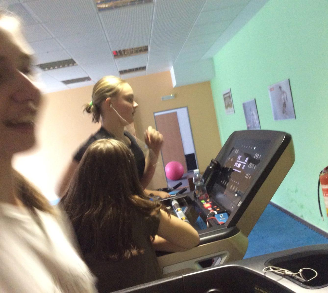 Starší žákyně v posilovně - 3