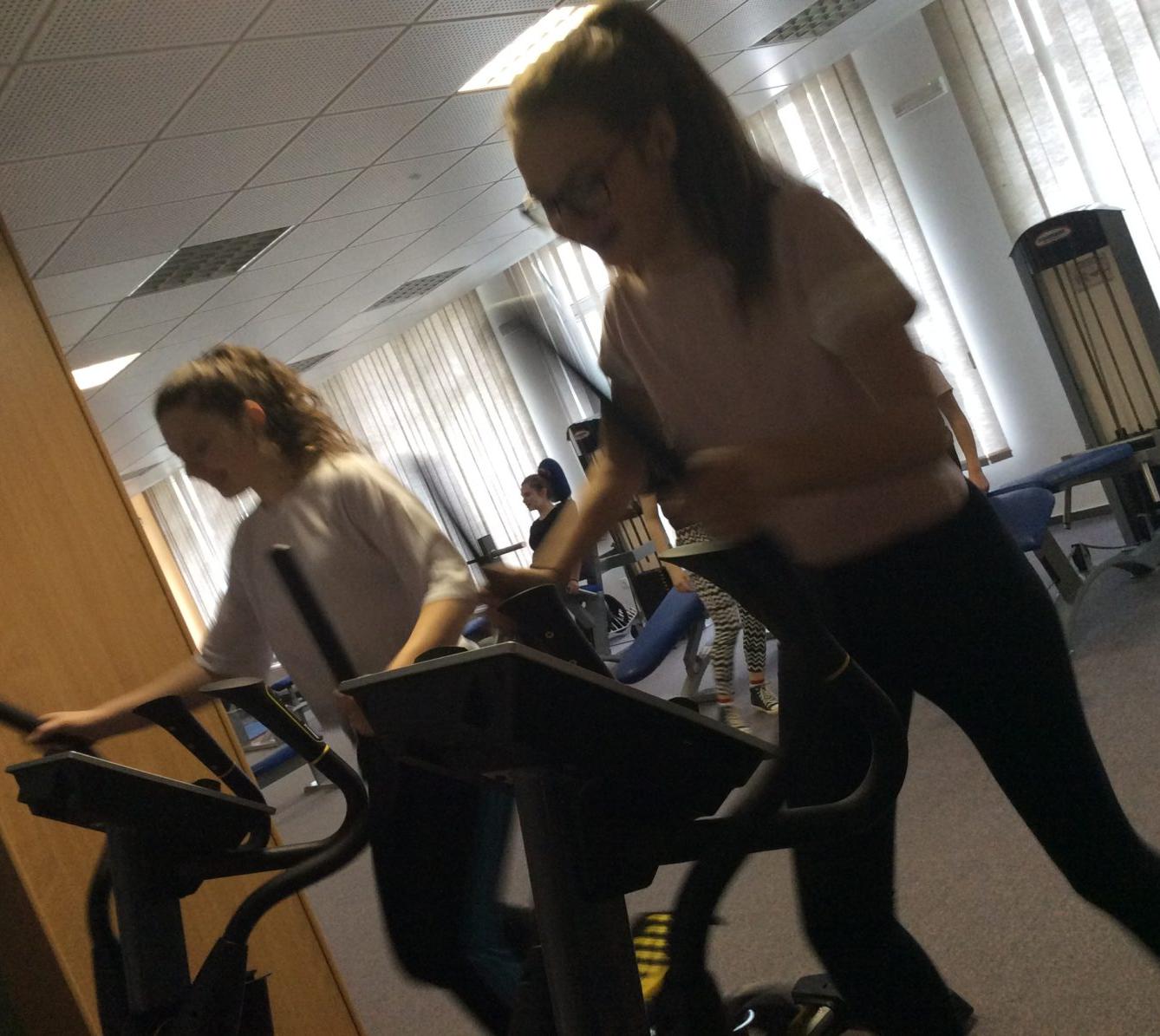 Starší žákyně v posilovně - 4