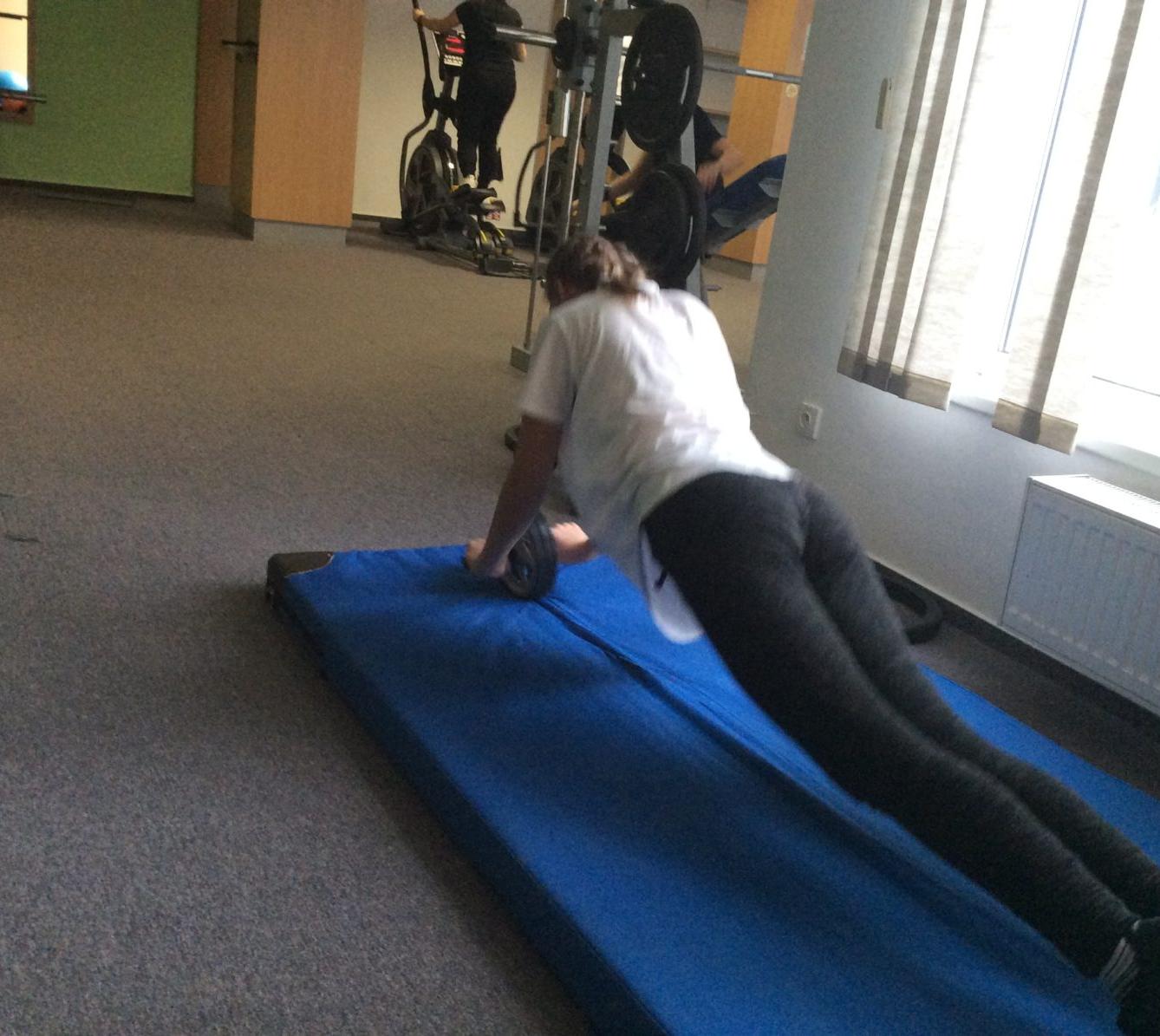 Starší žákyně v posilovně - 7