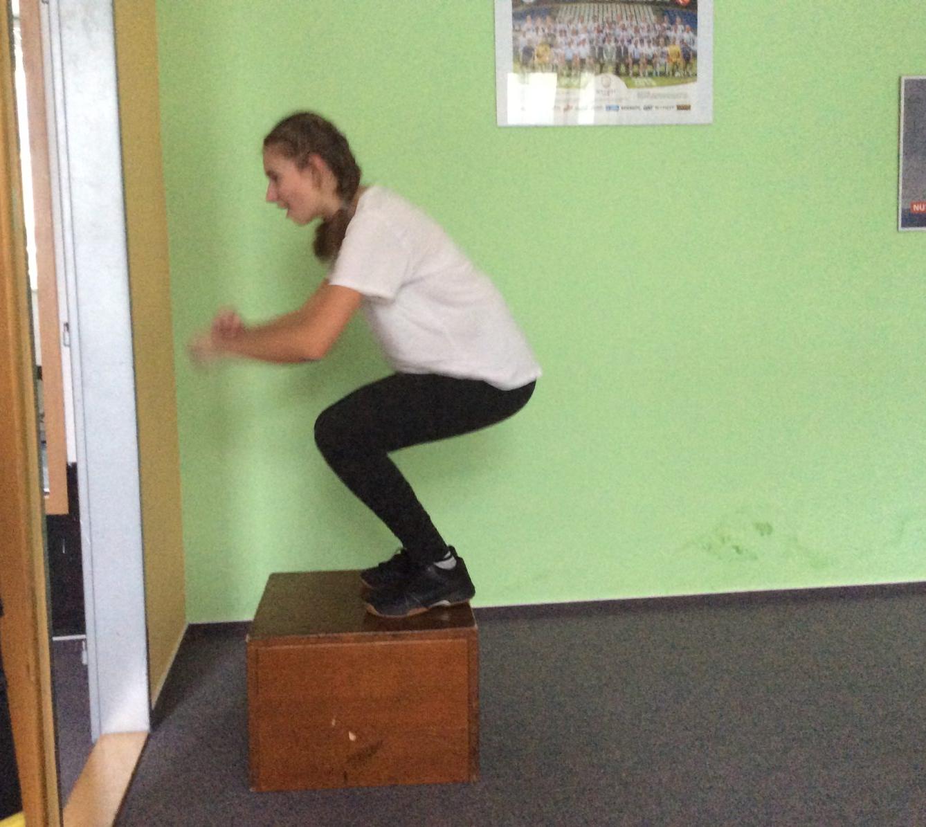 Starší žákyně v posilovně - 8