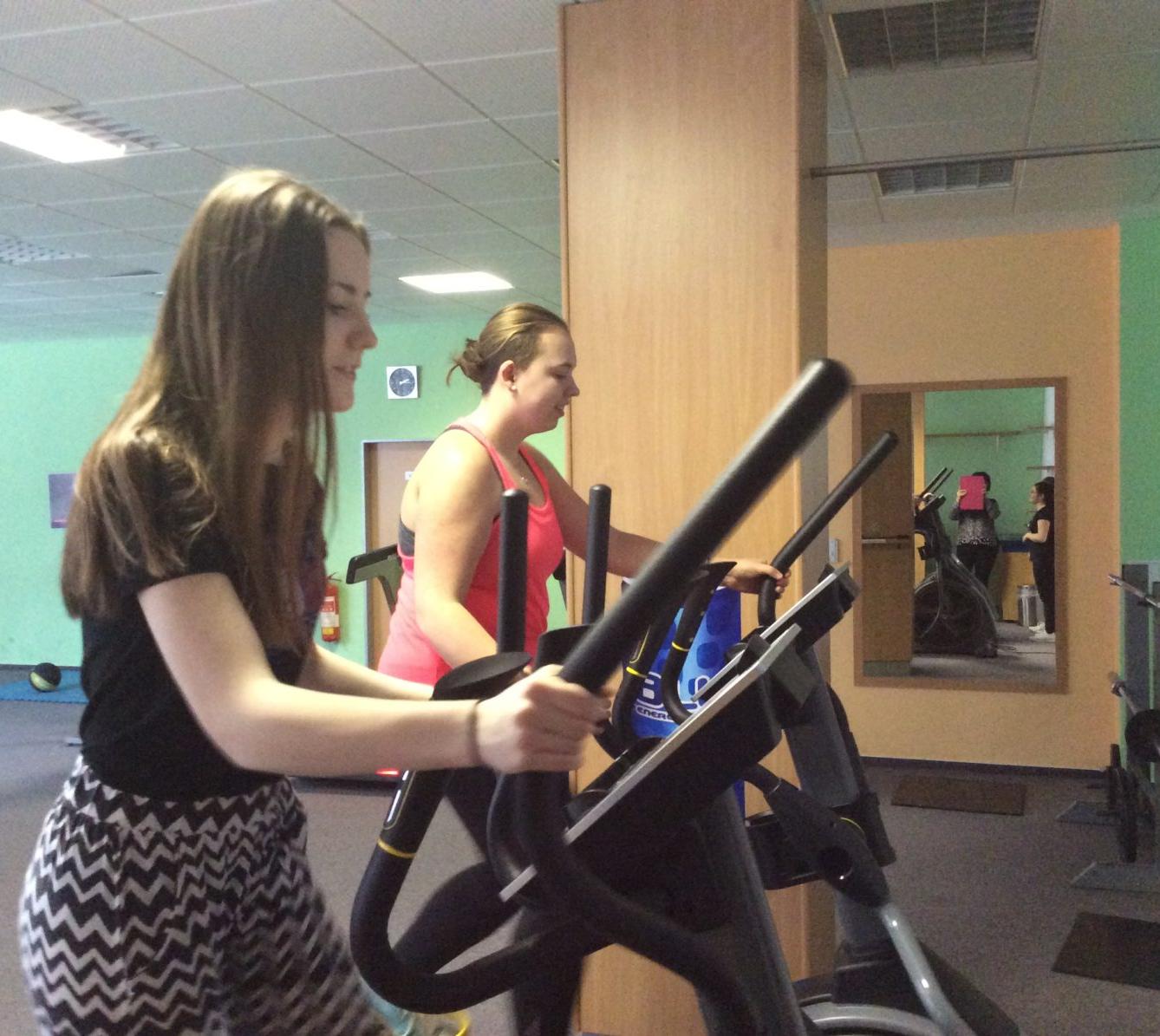 Starší žákyně v posilovně - 10