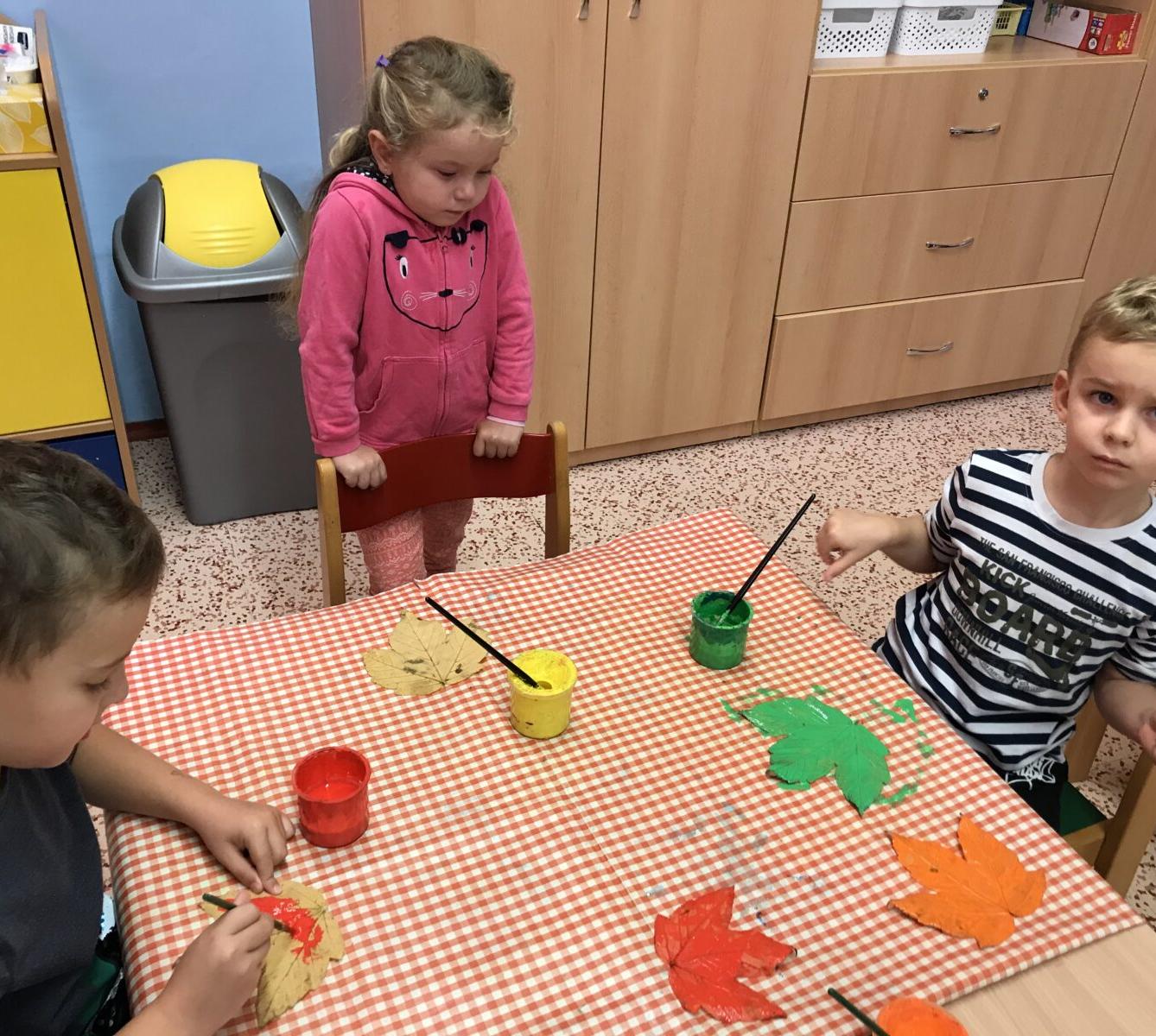 TVOŘENÍČKO: ,,LISTÍ ŽLOUTNE, POLETUJE" - 5