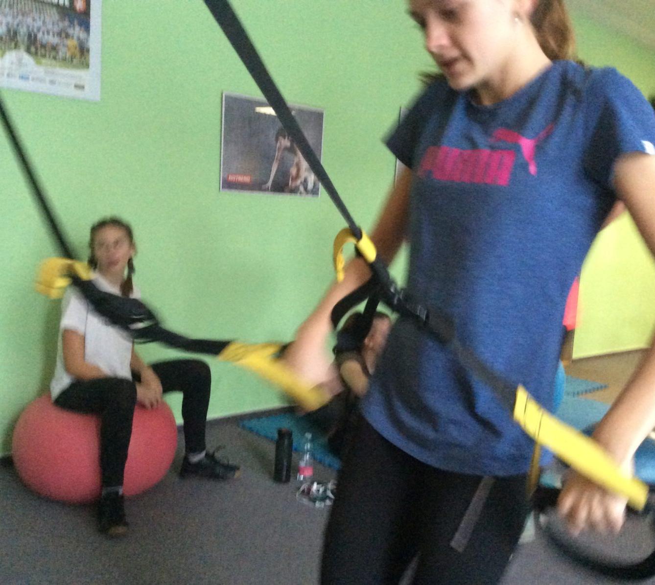 Starší žákyně v posilovně - 18