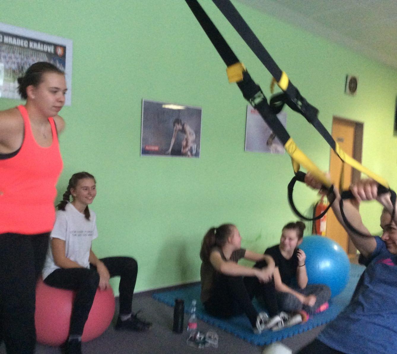 Starší žákyně v posilovně - 19