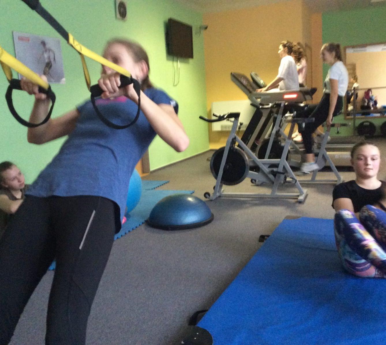 Starší žákyně v posilovně - 20