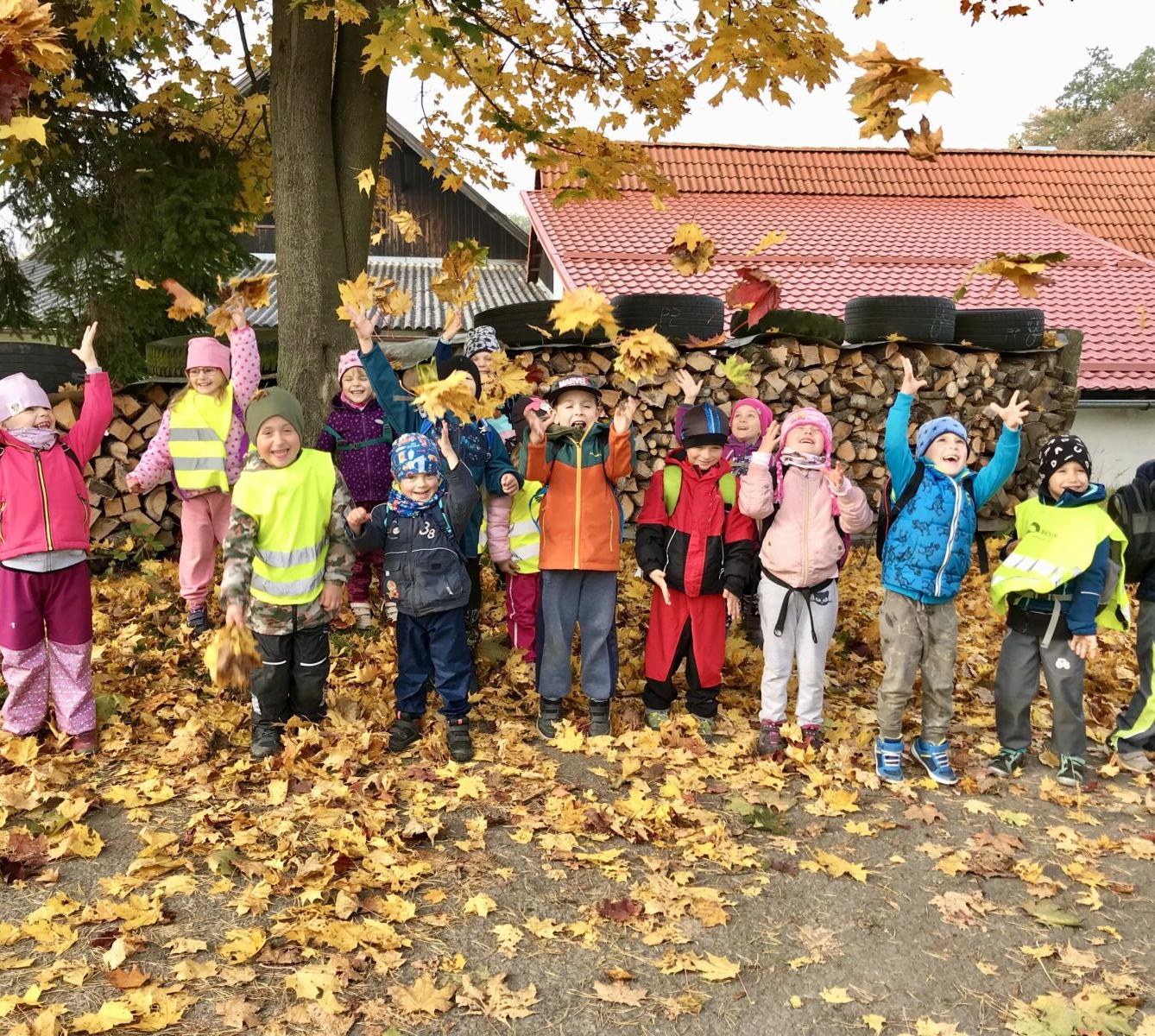 SOVIČKY: ,,LISTÍ ŽLOUTNE POLETUJE" - 9