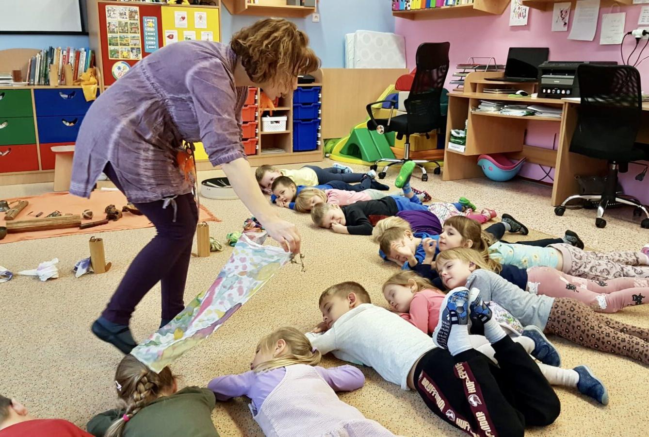 MUZIKOTERAPIE: ,,INDIÁNSKÁ POHÁDKA" - 8