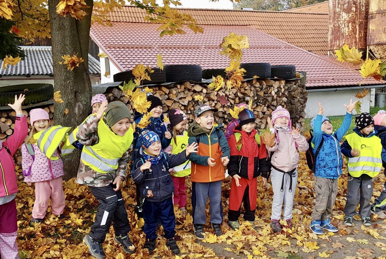 SOVIČKY: ,,LISTÍ ŽLOUTNE POLETUJE" - 10