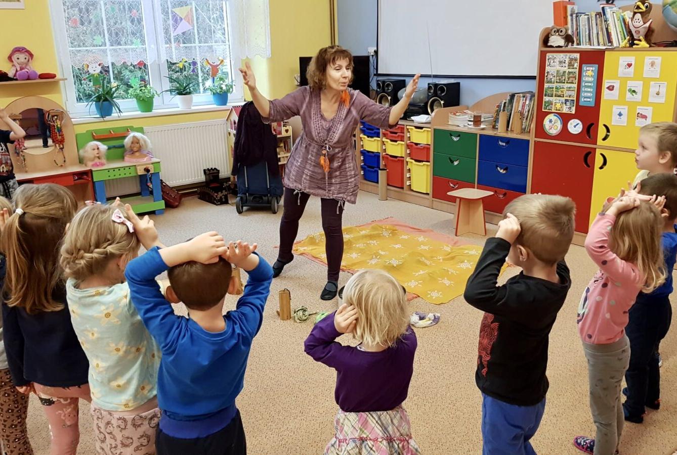 MUZIKOTERAPIE: ,,INDIÁNSKÁ POHÁDKA" - 11