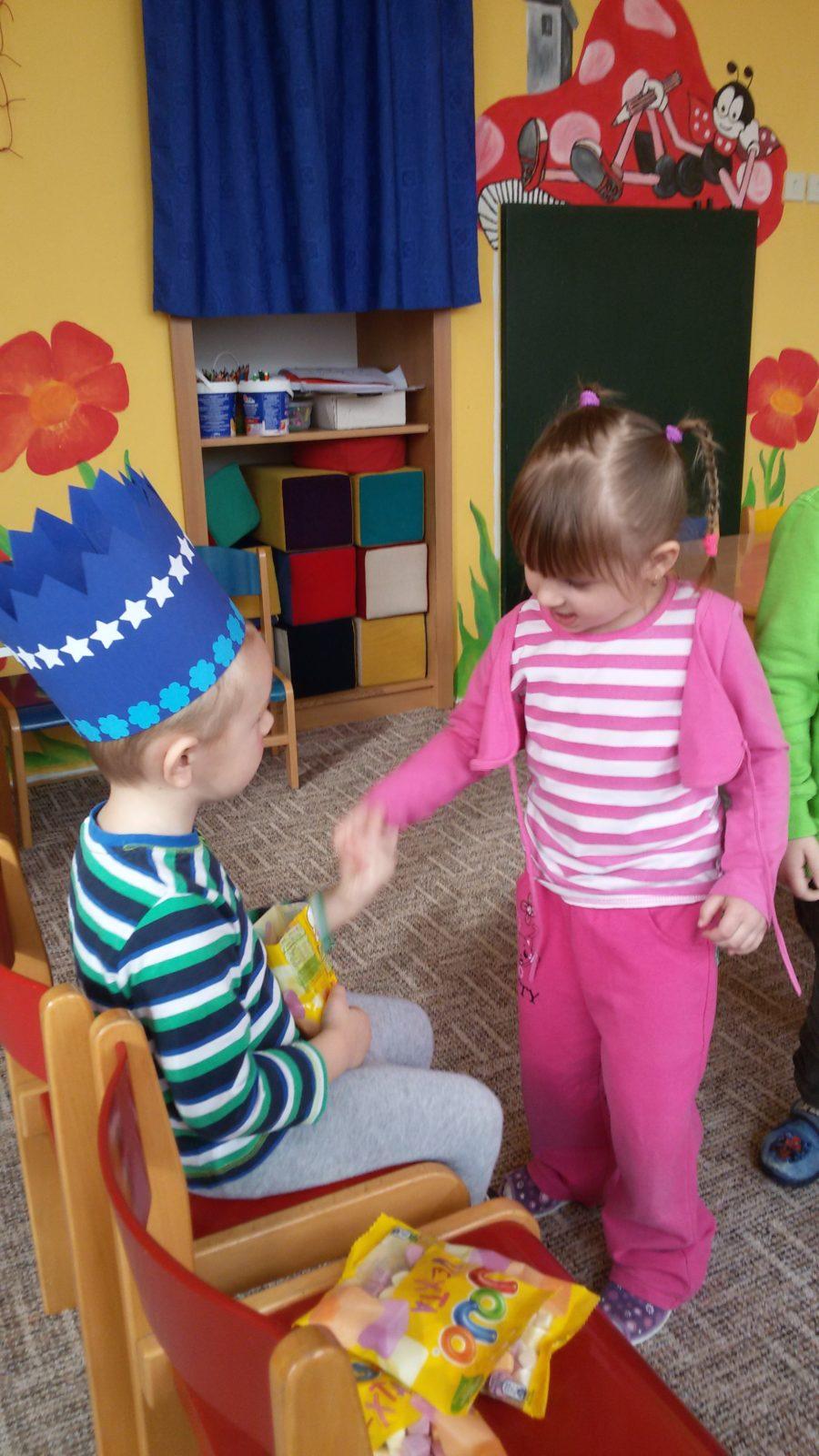 Broučci slaví: Toníček měl narozeniny - 10