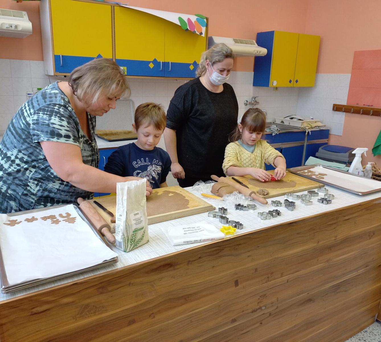 Prvňáčci pečou perníčky - 6