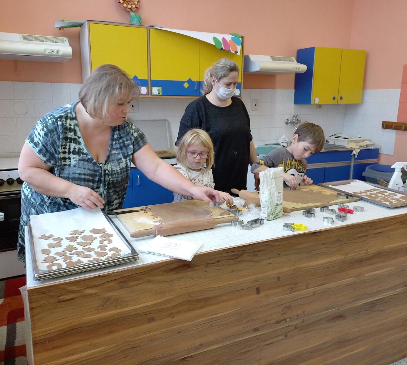 Prvňáčci pečou perníčky - 12