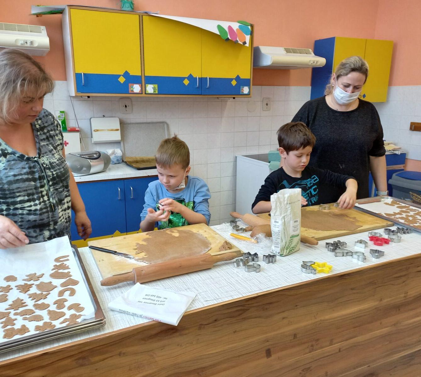 Prvňáčci pečou perníčky - 13