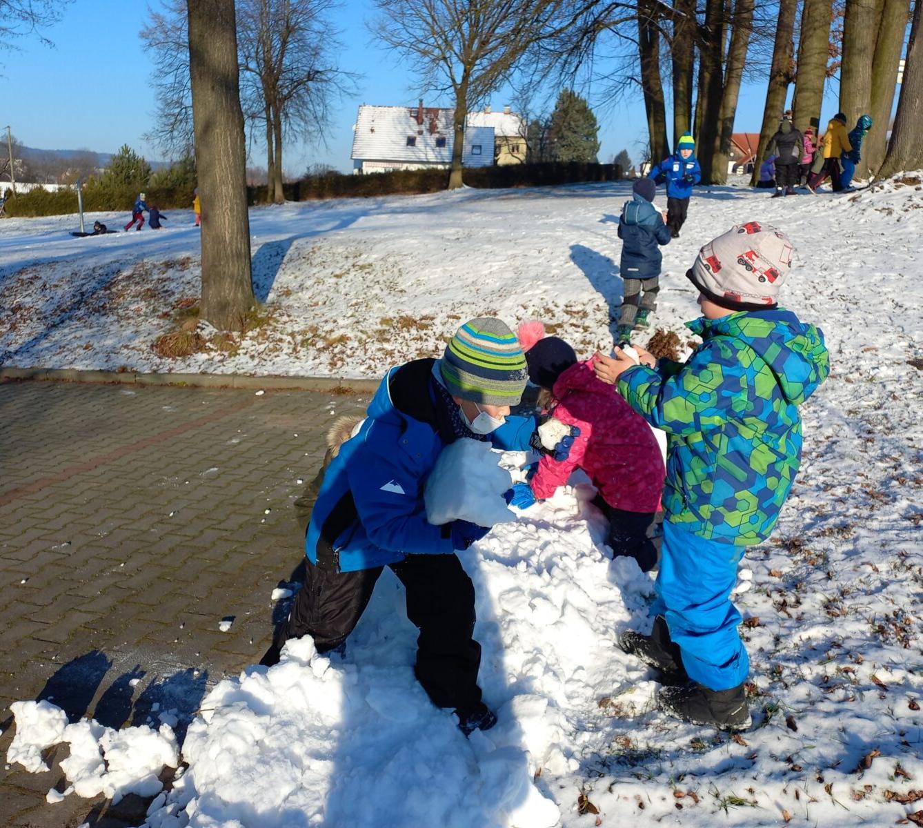 Prvňáčci - tělocvik na sněhu - 7