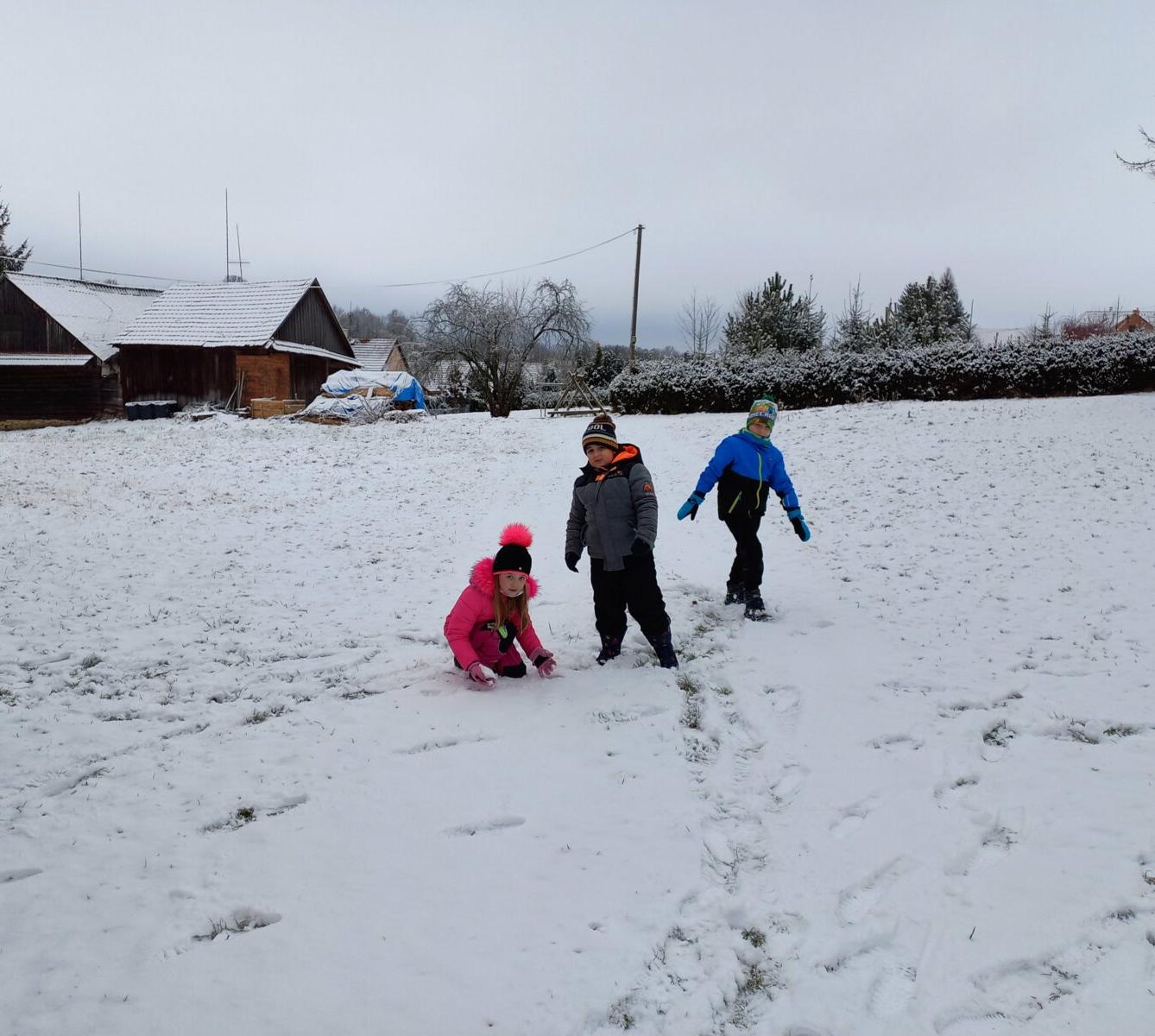 Prvňáčci si užívají sněhovou nadílku - 7