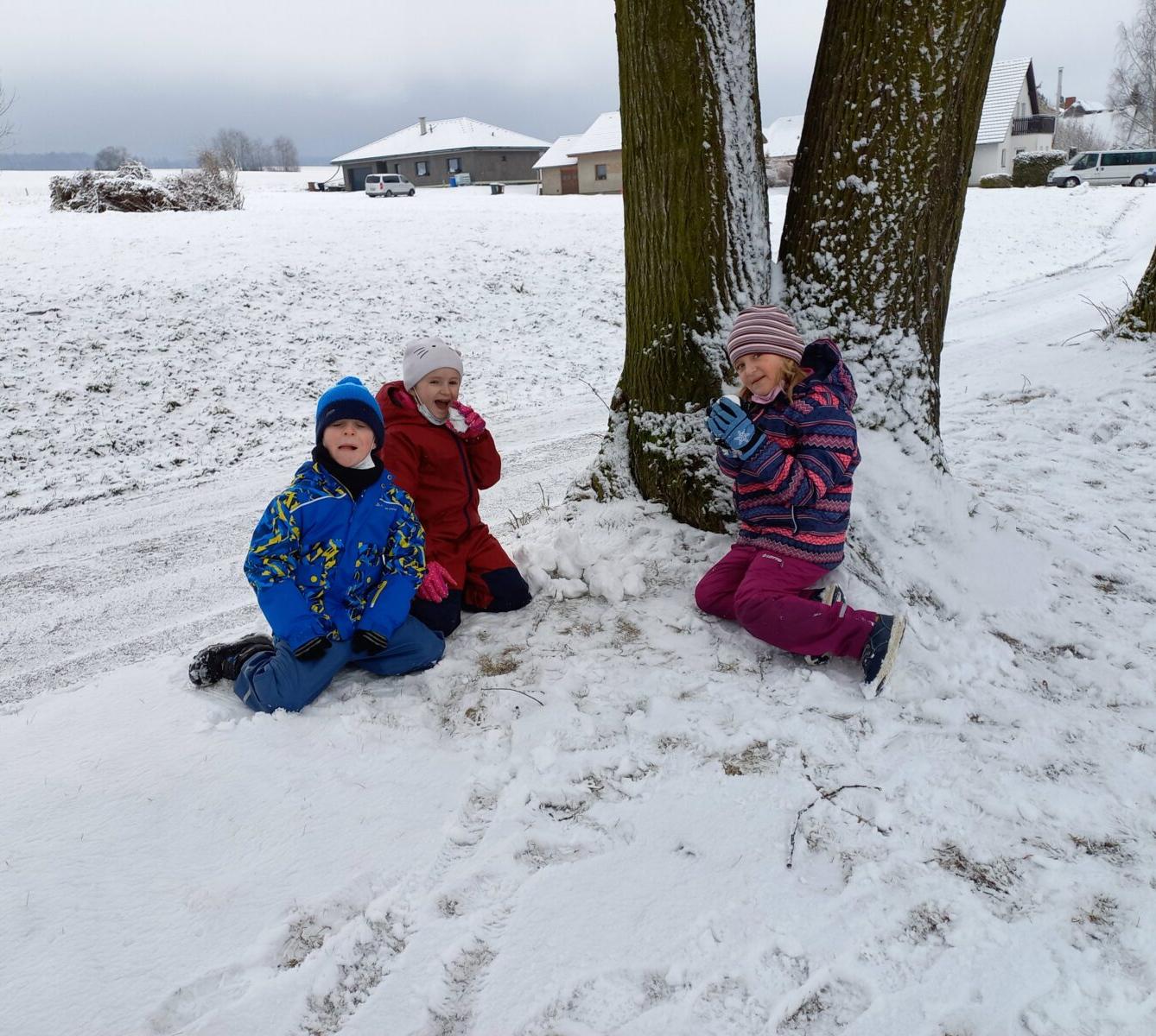 Prvňáčci si užívají sněhovou nadílku - 11