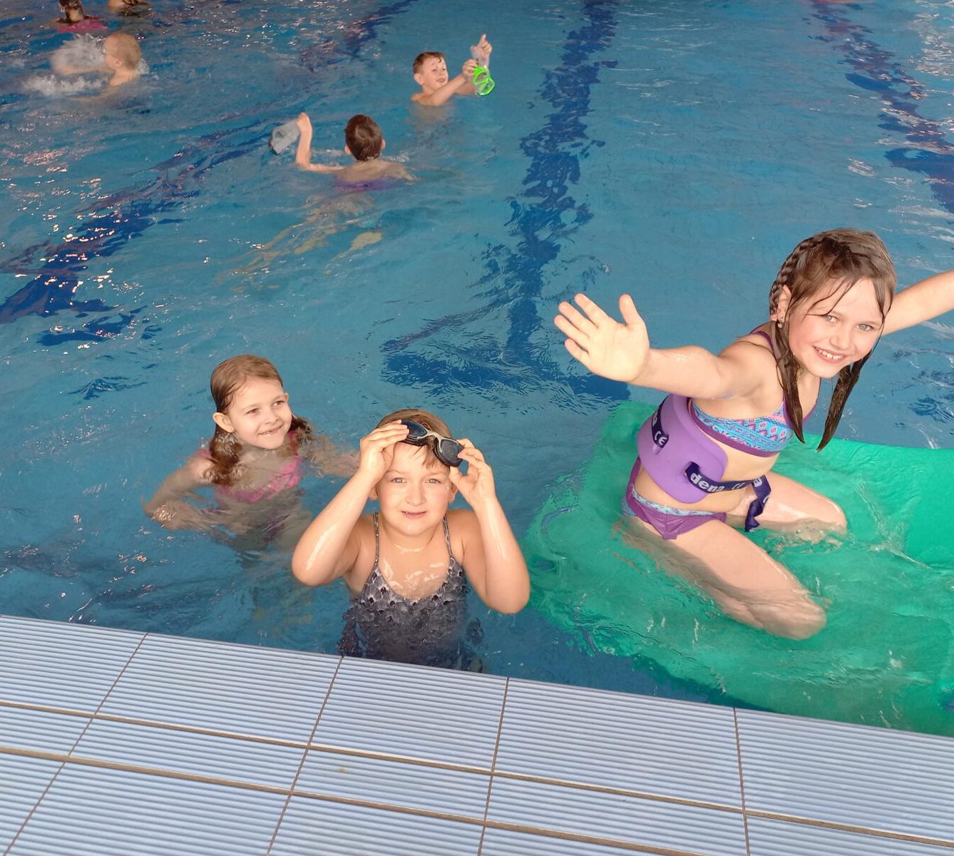 Ukončení plaveckého výcviku - 1. a 5. třída - 1