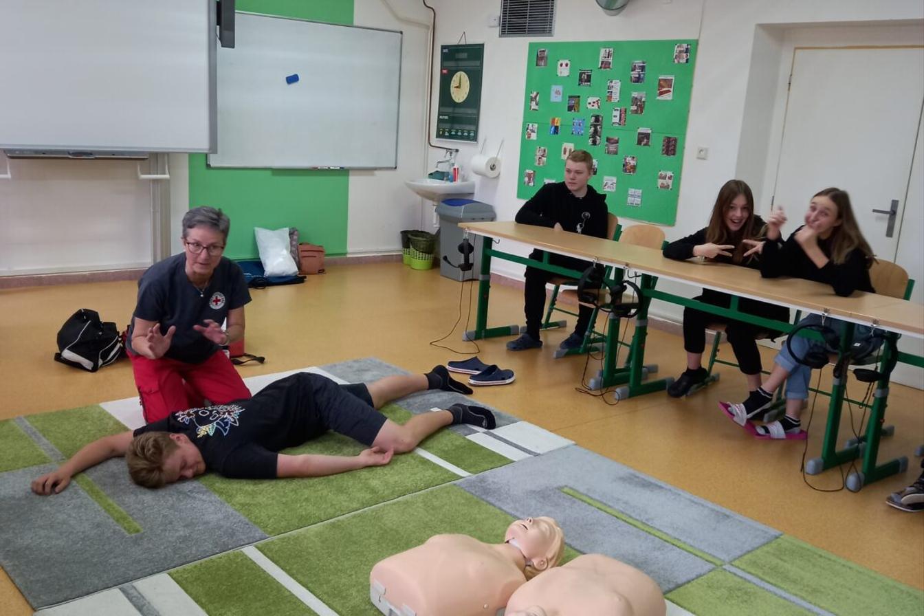 1. pomoc v 8. třídách