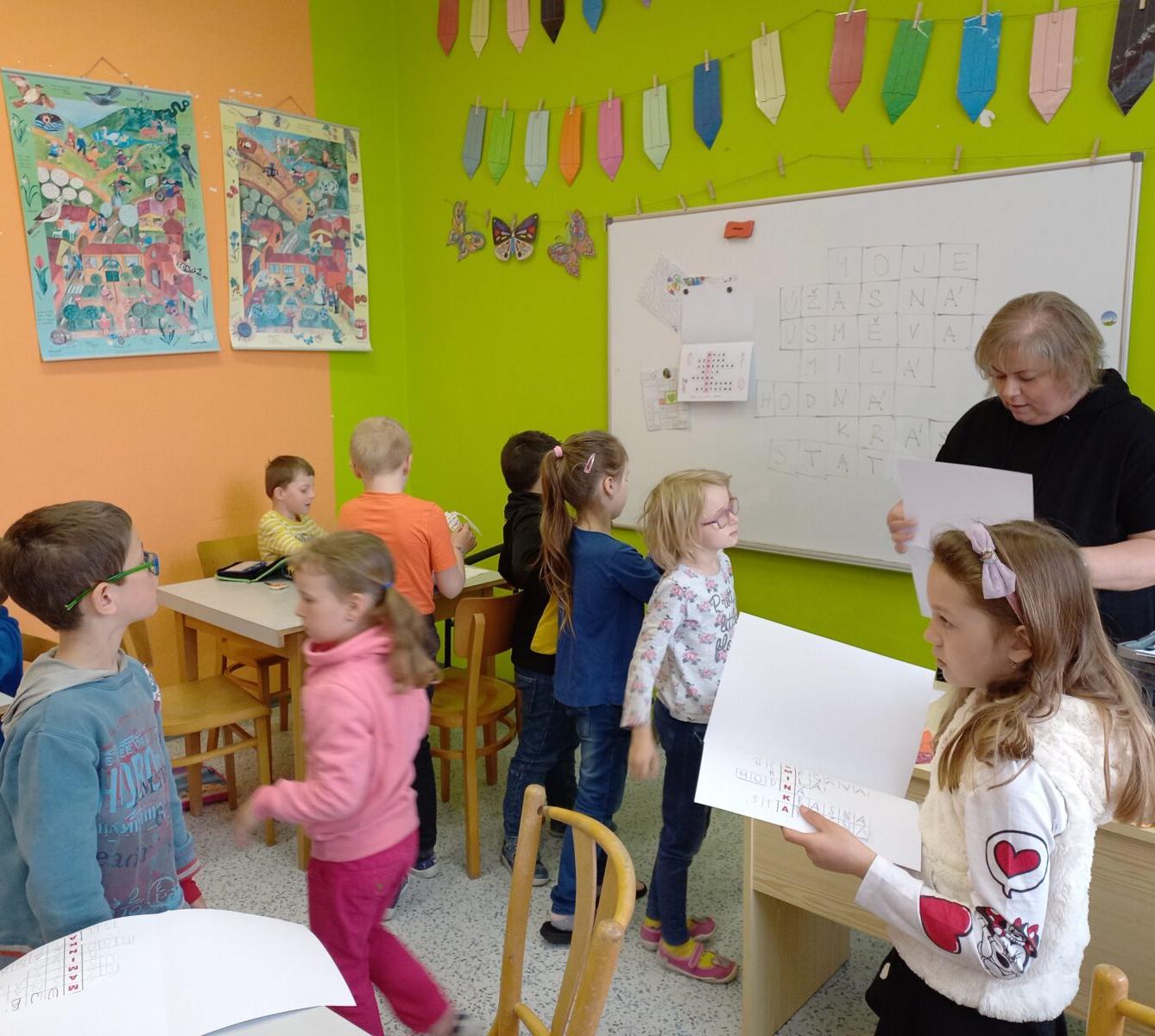 Prvňáčci pečou pro maminky - 9