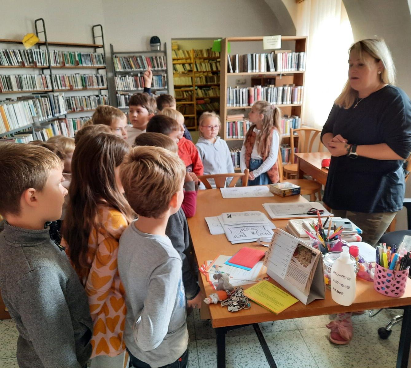 5. 10. - 1.B v obecní knihovně - 3