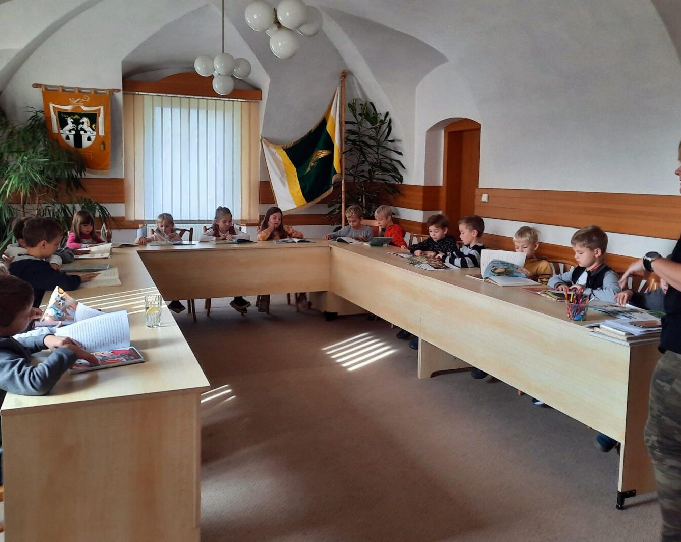 5. 10. - 1.B v obecní knihovně - 7