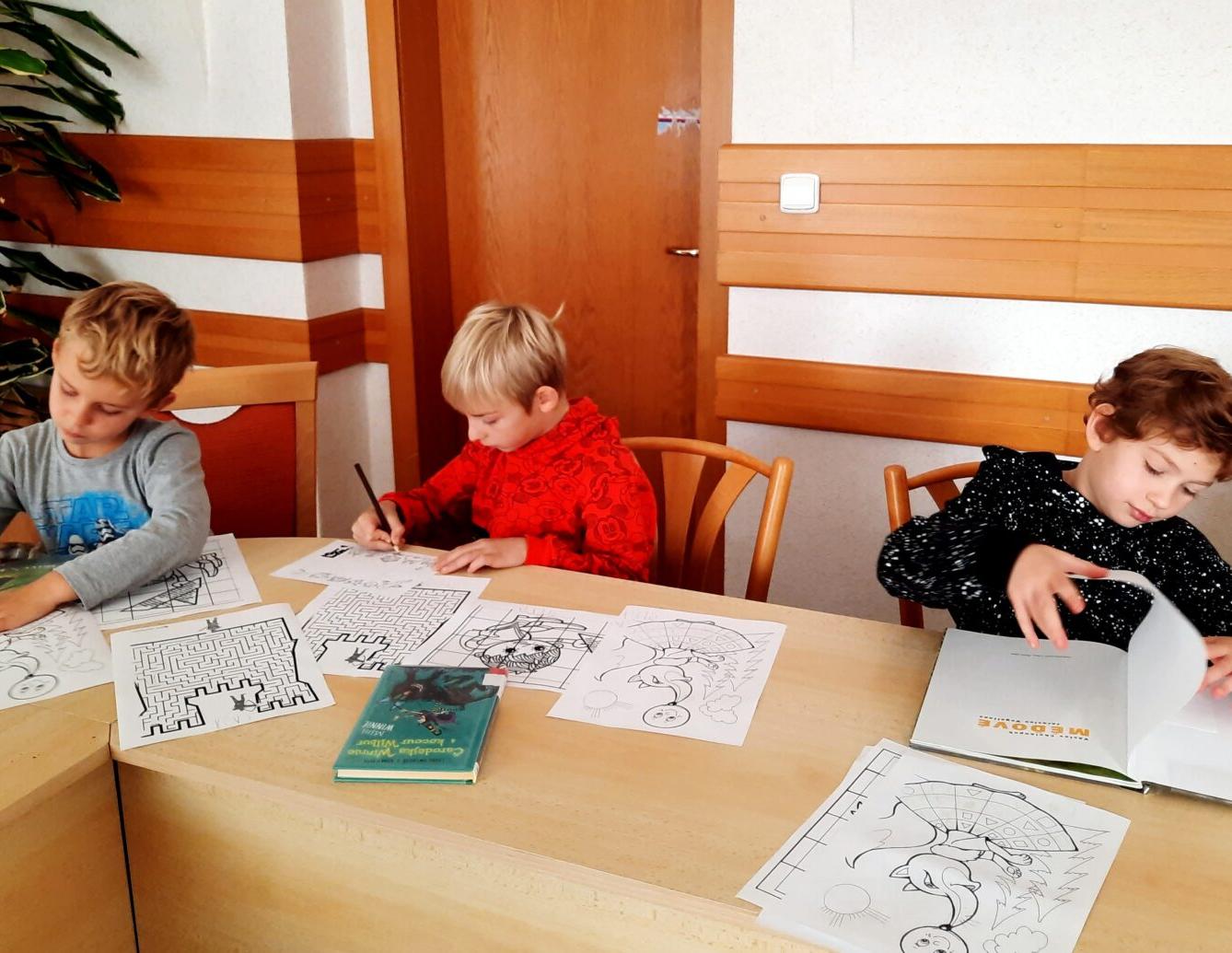 5. 10. - 1.B v obecní knihovně - 22