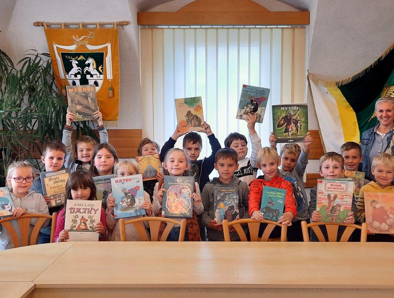 5. 10. - 1.B v obecní knihovně - 23