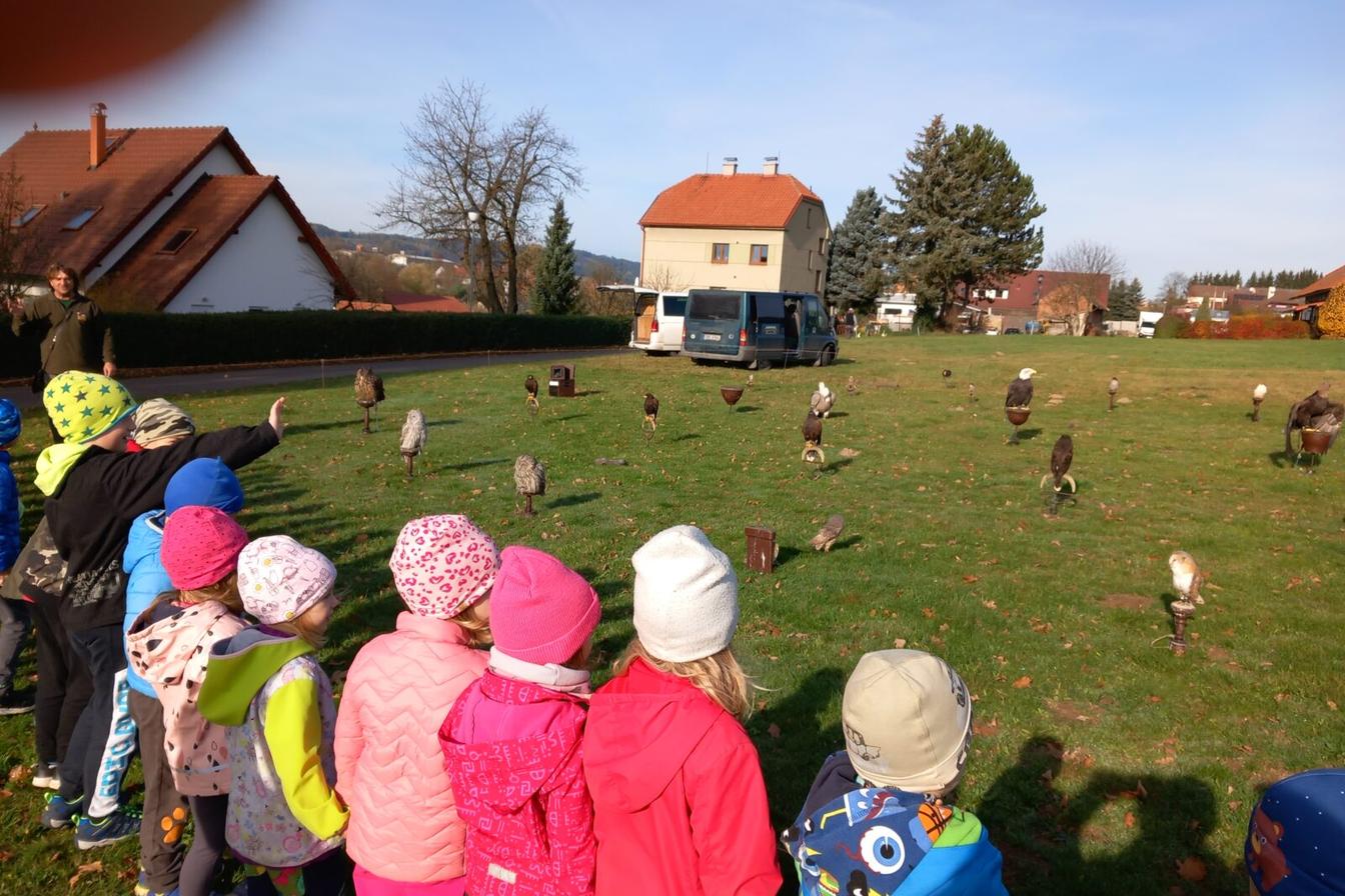 Dravci a děti z naší školky