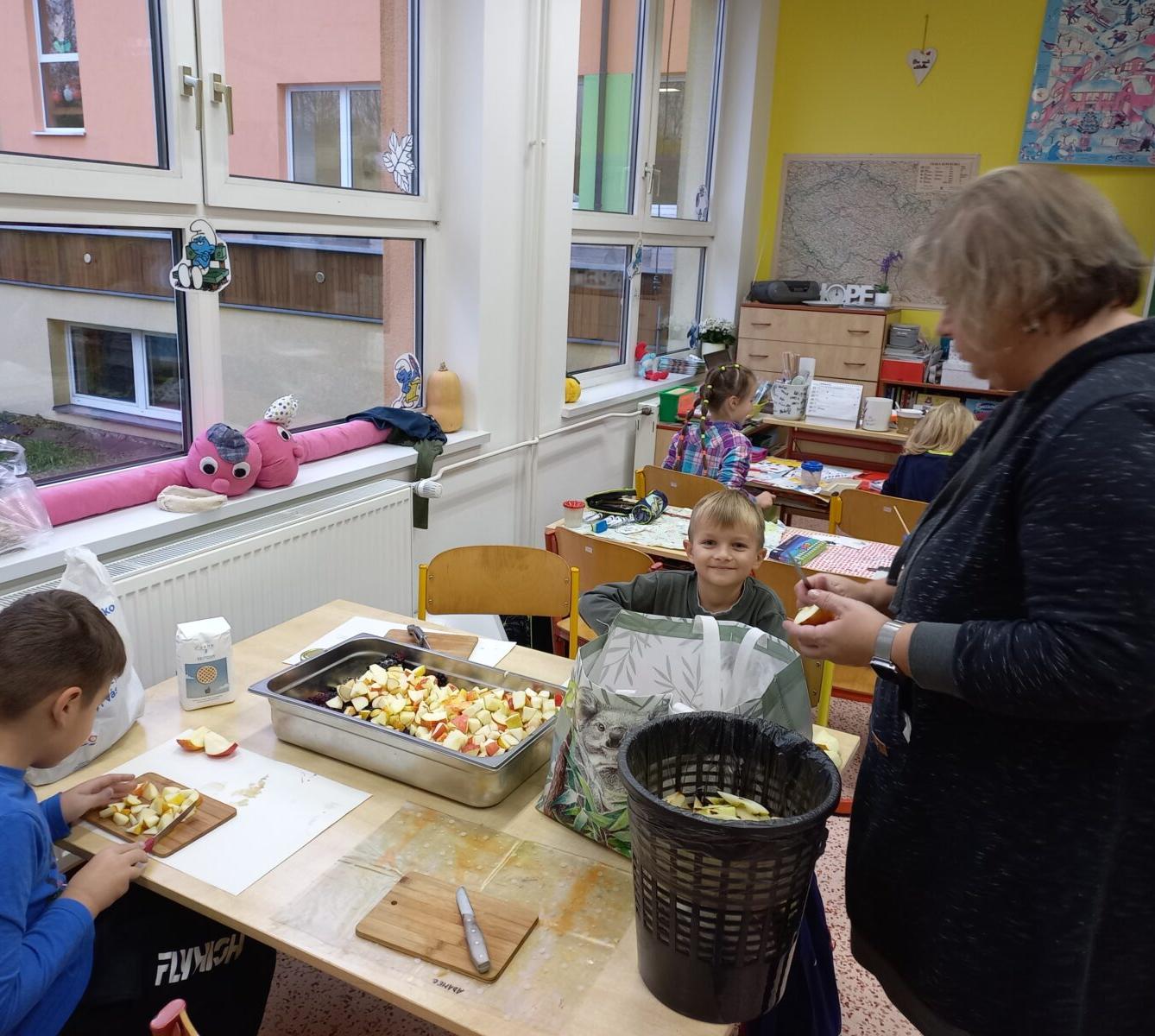 Druháčci tvořili výrobky na vánoční jarmark - 8