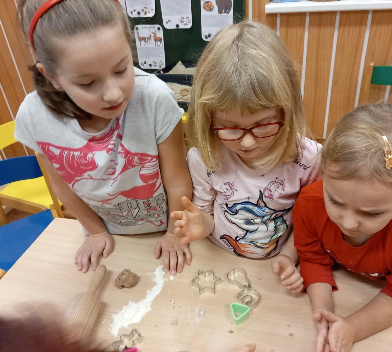 Pečení a zdobení perníčků a strojení stromečku... - 2