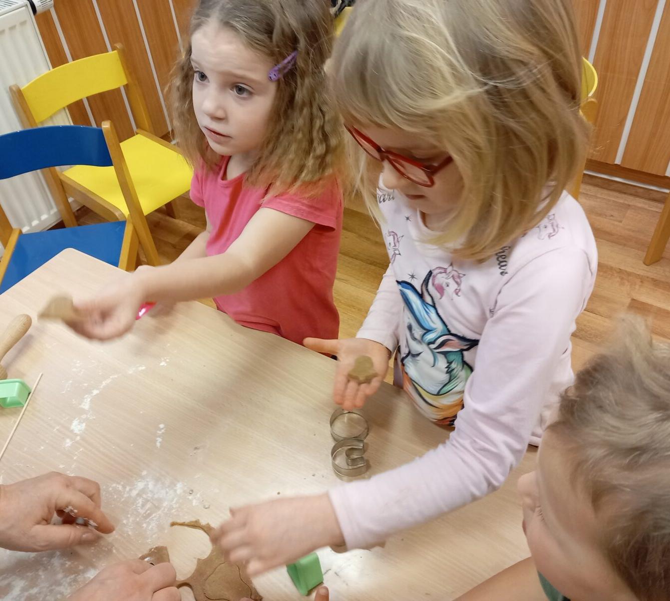 Pečení a zdobení perníčků a strojení stromečku... - 5