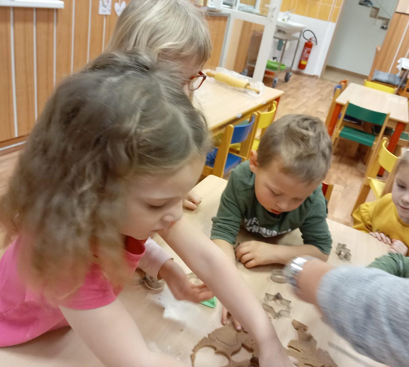 Pečení a zdobení perníčků a strojení stromečku... - 6